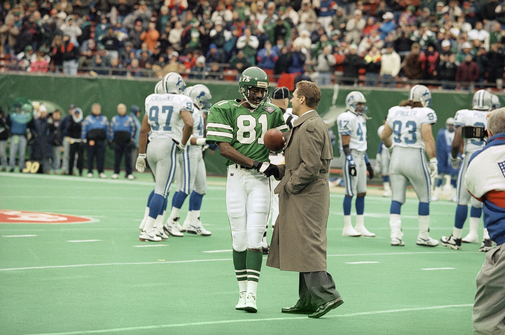 1994: Art Monk sets NFL record for consecutive games with reception